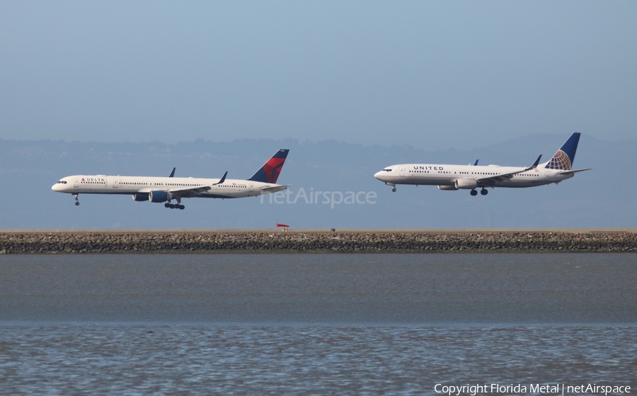 Delta Air Lines Boeing 757-351 (N596NW) | Photo 304780