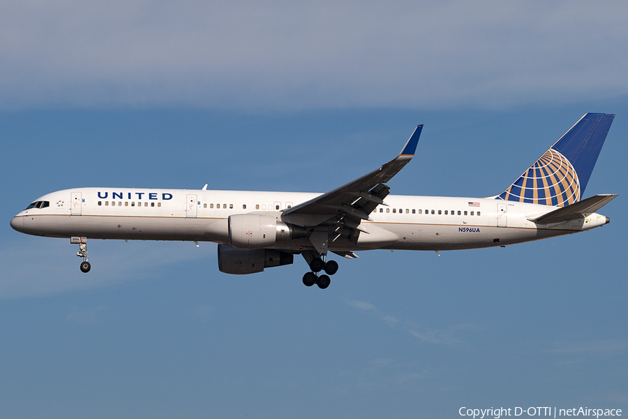 United Airlines Boeing 757-222 (N596UA) | Photo 142980