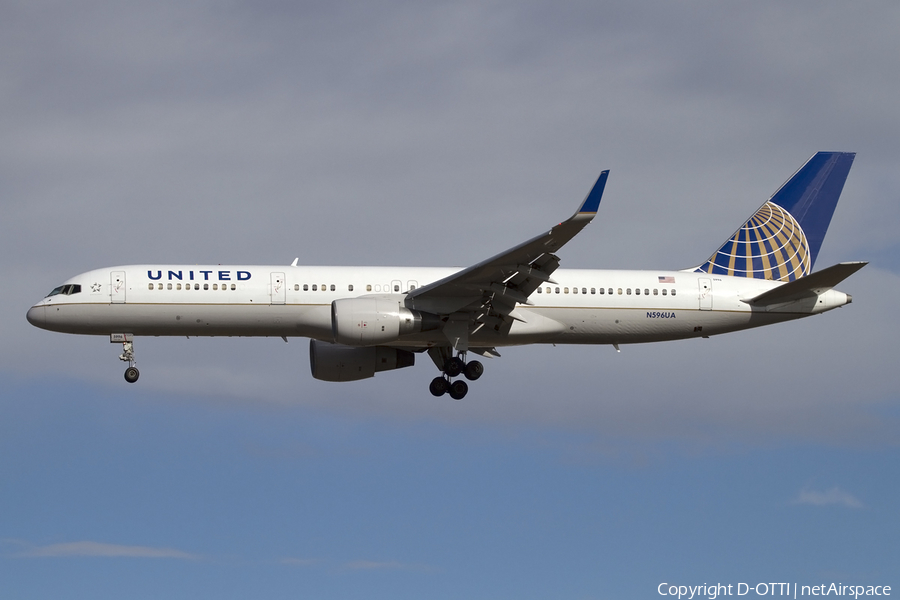 United Airlines Boeing 757-222 (N596UA) | Photo 428370