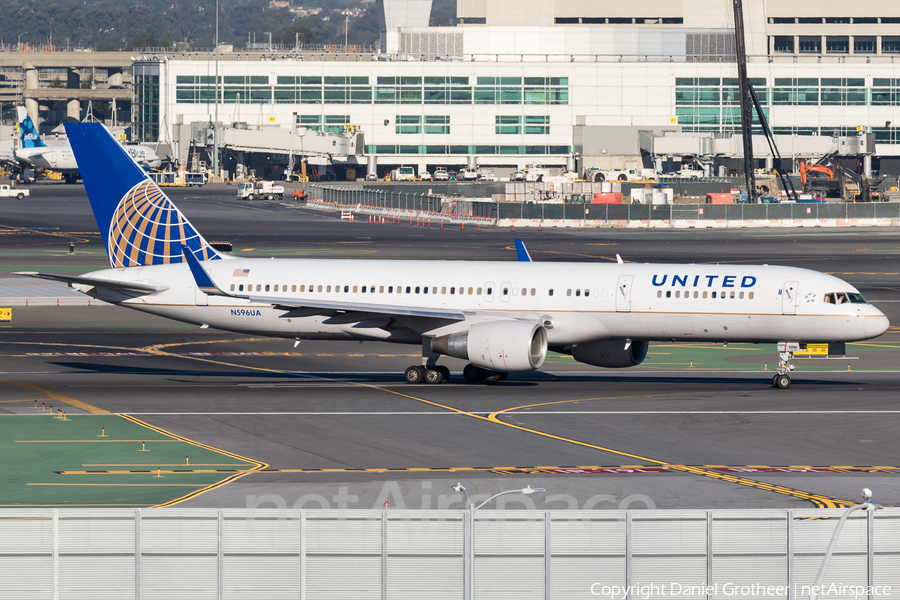 United Airlines Boeing 757-222 (N596UA) | Photo 255332