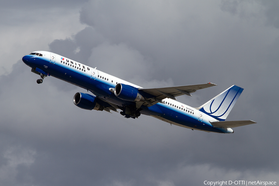United Airlines Boeing 757-222 (N597UA) | Photo 333525