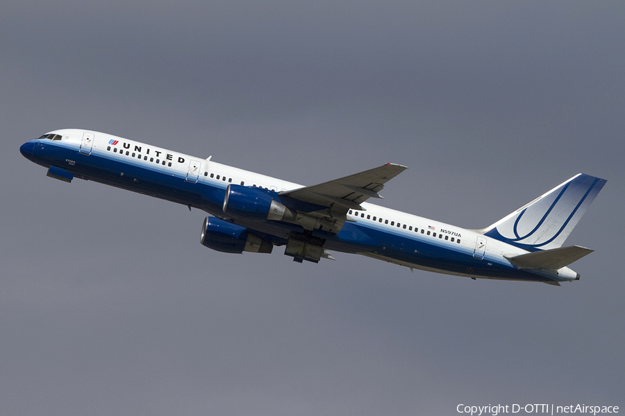 United Airlines Boeing 757-222 (N597UA) | Photo 333526