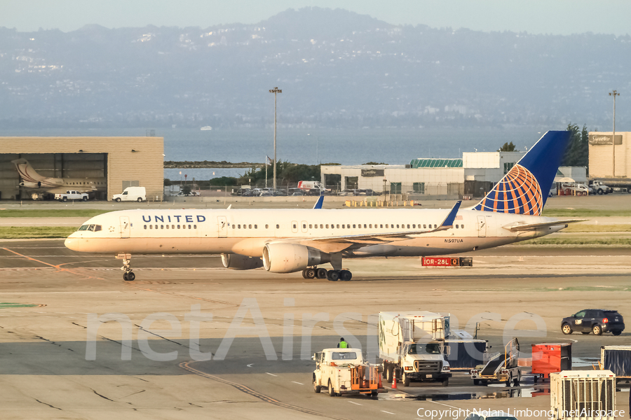 United Airlines Boeing 757-222 (N597UA) | Photo 427879
