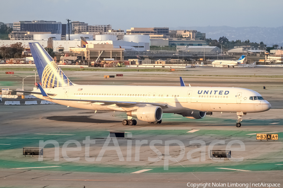 United Airlines Boeing 757-222 (N597UA) | Photo 427881