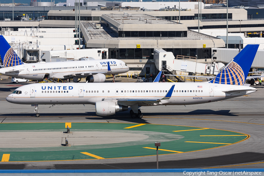 United Airlines Boeing 757-222 (N597UA) | Photo 609070