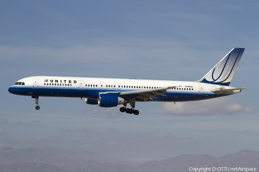 United Airlines Boeing 757-222 (N598UA) | Photo 341822