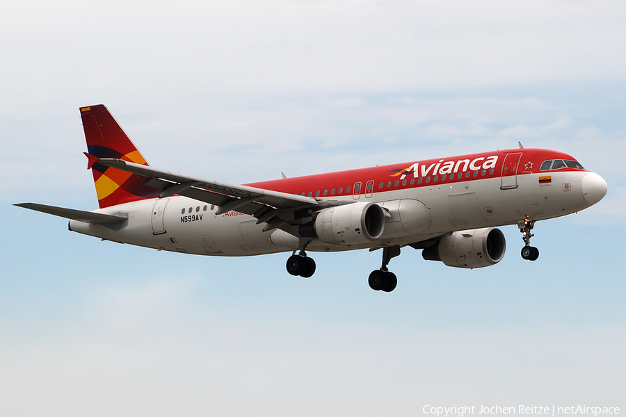 Avianca Airbus A320-214 (N599AV) | Photo 100077