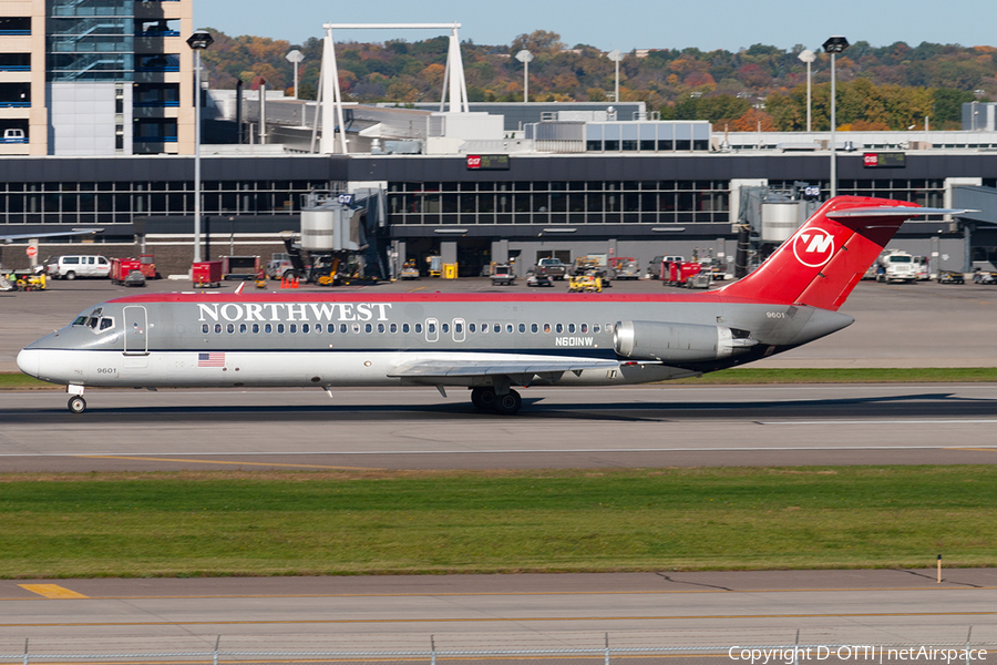 Northwest Airlines Douglas DC-9-32 (N601NW) | Photo 190073