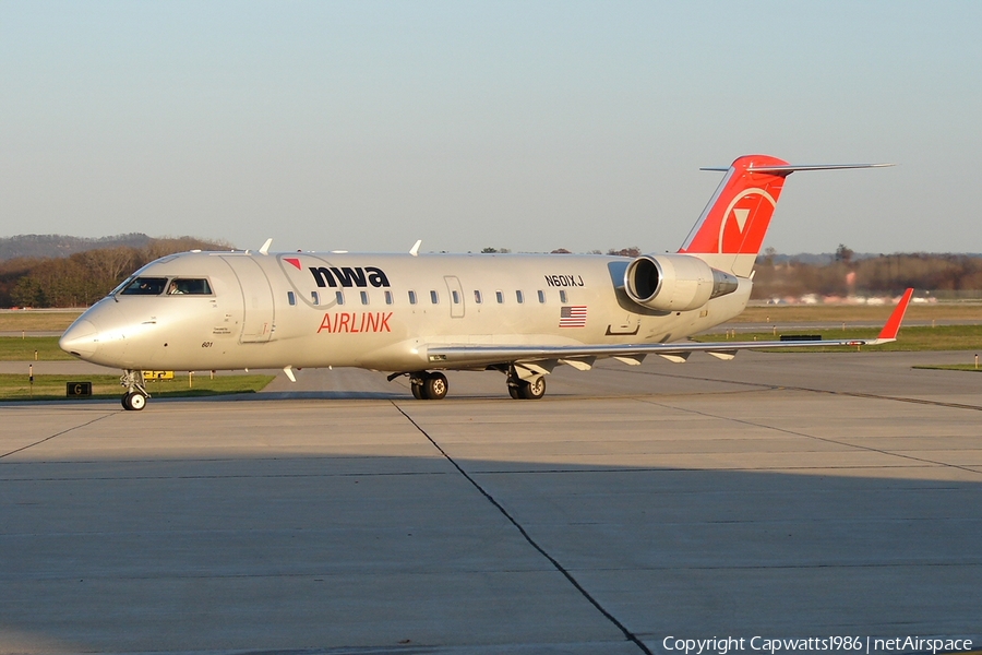 Northwest Airlink (Pinnacle Airlines) Bombardier CRJ-200ER (N601XJ) | Photo 582044