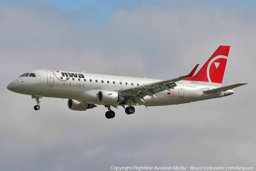 Northwest Airlink (Compass Airlines) Embraer ERJ-175LR (ERJ-170-200LR) (N602CZ) | Photo 89200