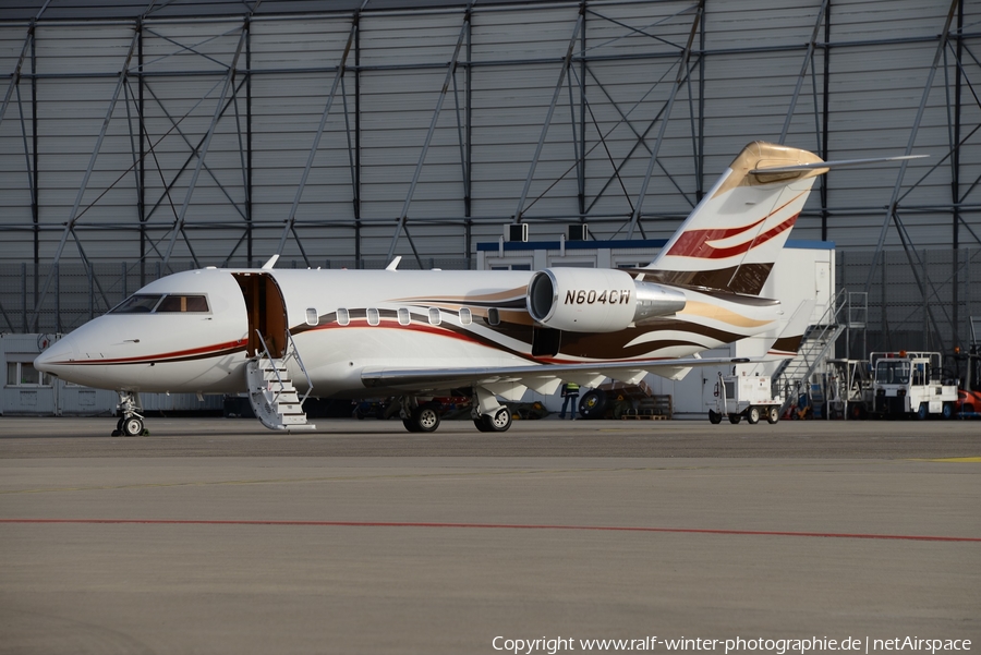 (Private) Bombardier CL-600-2B16 Challenger 604 (N604CW) | Photo 392457