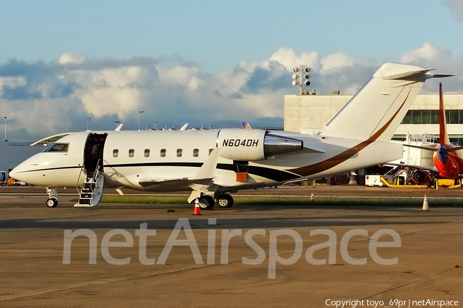(Private) Bombardier CL-600-2B16 Challenger 604 (N604DH) | Photo 68464