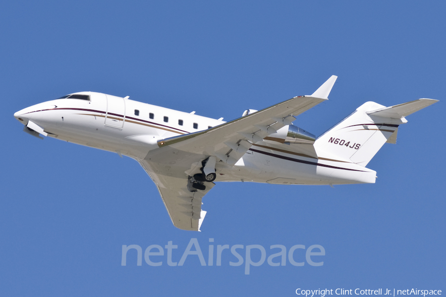 (Private) Bombardier CL-600-2B16 Challenger 604 (N604JS) | Photo 40869