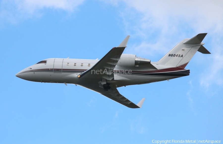 (Private) Bombardier CL-600-2B16 Challenger 604 (N604SA) | Photo 304977