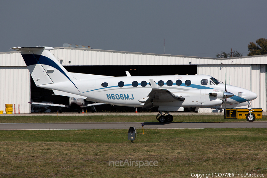(Private) Beech King Air 350 (N606MJ) | Photo 10708