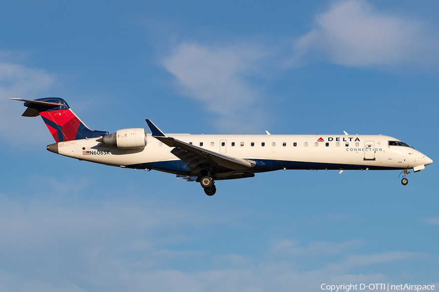 Delta Connection (SkyWest Airlines) Bombardier CRJ-701ER (N606SK) | Photo 181794