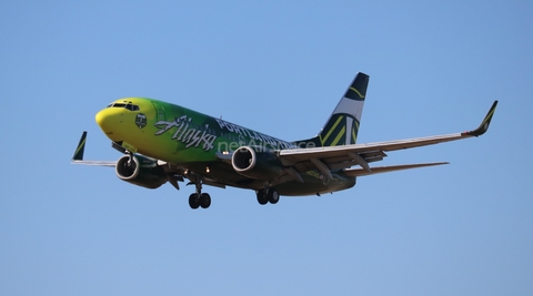 Alaska Airlines Boeing 737-790 (N607AS) at  Los Angeles - International, United States