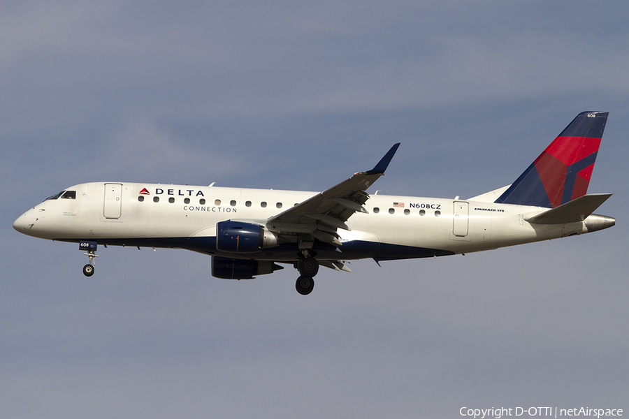 Northwest Airlink (Compass Airlines) Embraer ERJ-175LR (ERJ-170-200LR) (N608CZ) | Photo 469052