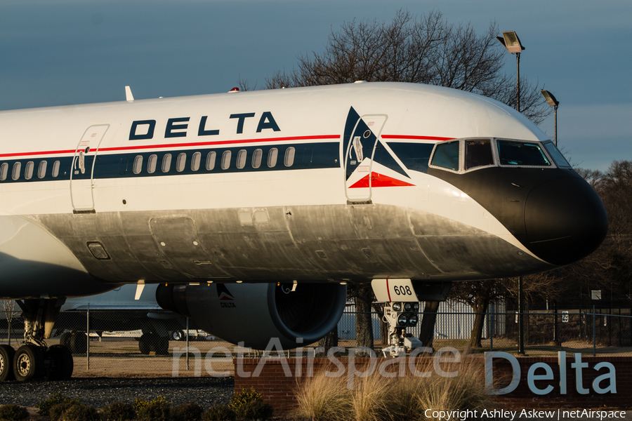 Delta Air Lines Boeing 757-232 (N608DA) | Photo 66114
