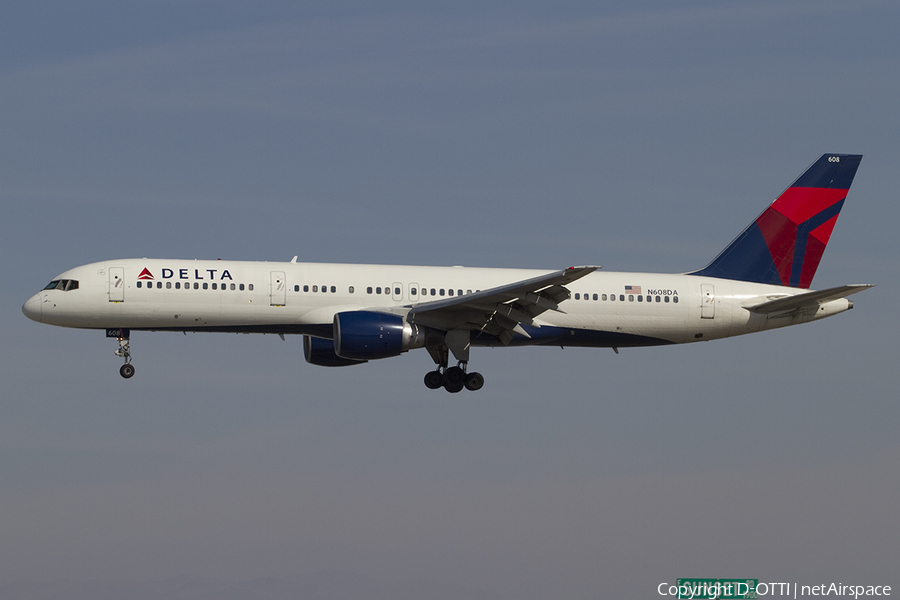 Delta Air Lines Boeing 757-232 (N608DA) | Photo 340934