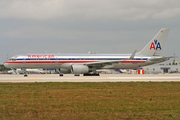 American Airlines Boeing 757-223 (N609AA) at  Miami - International, United States