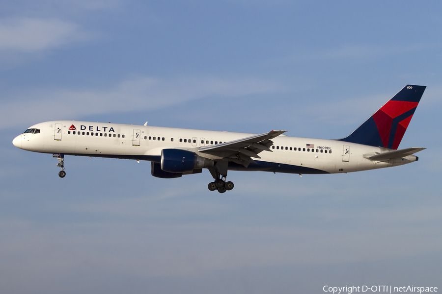 Delta Air Lines Boeing 757-232 (N609DL) | Photo 425746