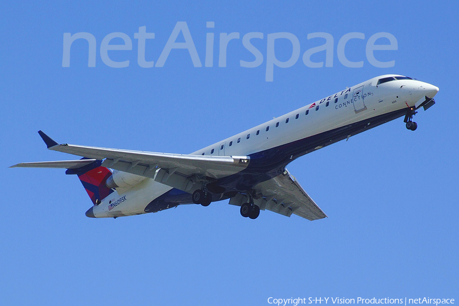 Delta Connection (SkyWest Airlines) Bombardier CRJ-701ER (N609SK) | Photo 10787