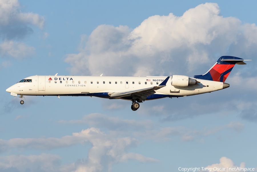 Delta Connection (SkyWest Airlines) Bombardier CRJ-701ER (N609SK) | Photo 459383