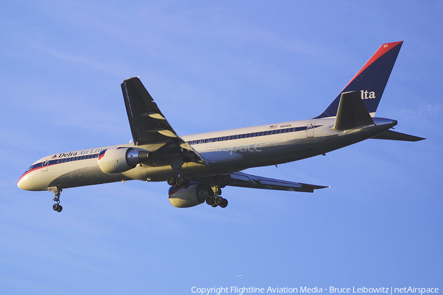 Delta Air Lines Boeing 757-232 (N611DL) | Photo 172092