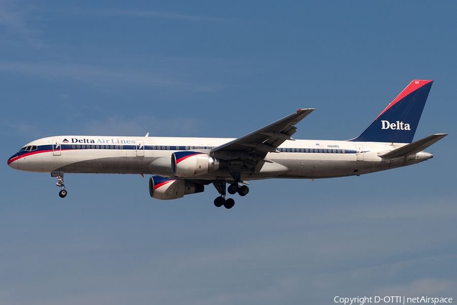Delta Air Lines Boeing 757-232 (N611DL) | Photo 185078
