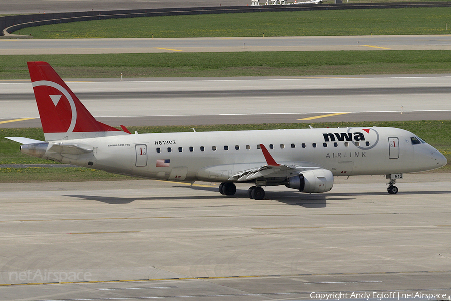 Northwest Airlink (Compass Airlines) Embraer ERJ-175LR (ERJ-170-200LR) (N613CZ) | Photo 225691