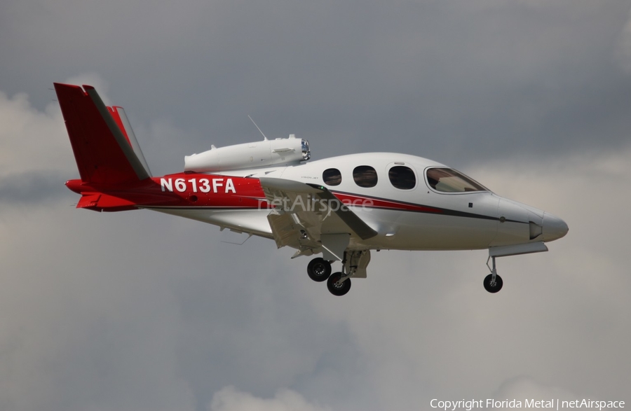 (Private) Cirrus SF50 Vision Jet (N613FA) | Photo 304989