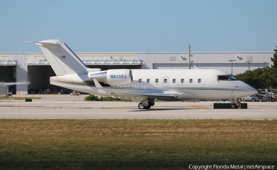 (Private) Bombardier CL-600-2B16 Challenger 601-3A (N613PJ) | Photo 358066