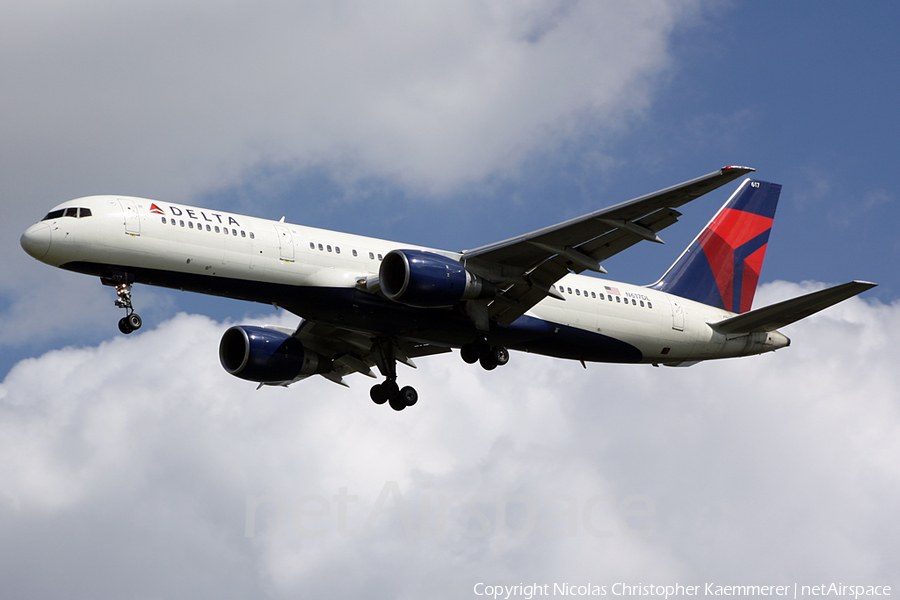 Delta Air Lines Boeing 757-232 (N617DL) | Photo 127024