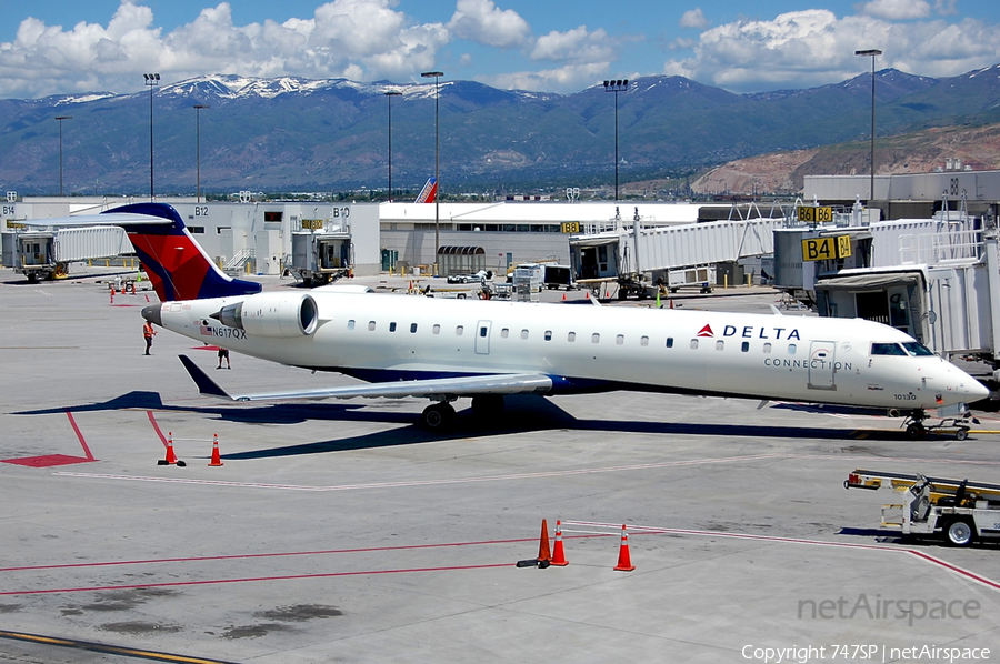 Delta Connection (SkyWest Airlines) Bombardier CRJ-701 (N617QX) | Photo 37110