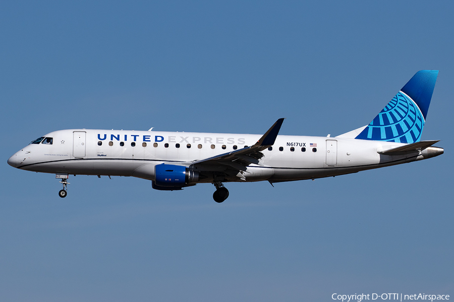 United Express (SkyWest Airlines) Embraer ERJ-175LL (ERJ-170-200LL) (N617UX) | Photo 523956