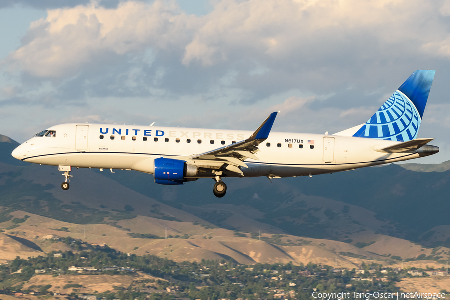 United Express (SkyWest Airlines) Embraer ERJ-175LL (ERJ-170-200LL) (N617UX) | Photo 459740