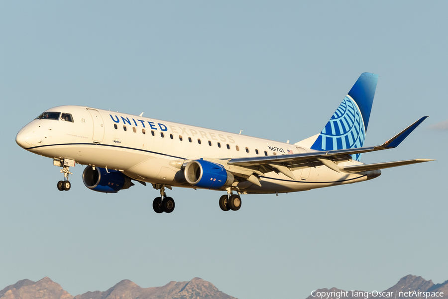 United Express (SkyWest Airlines) Embraer ERJ-175LL (ERJ-170-200LL) (N617UX) | Photo 459742