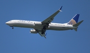 United Airlines Boeing 737-924(ER) (N61886) at  San Francisco - International, United States