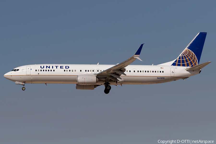 United Airlines Boeing 737-924(ER) (N61898) | Photo 201422