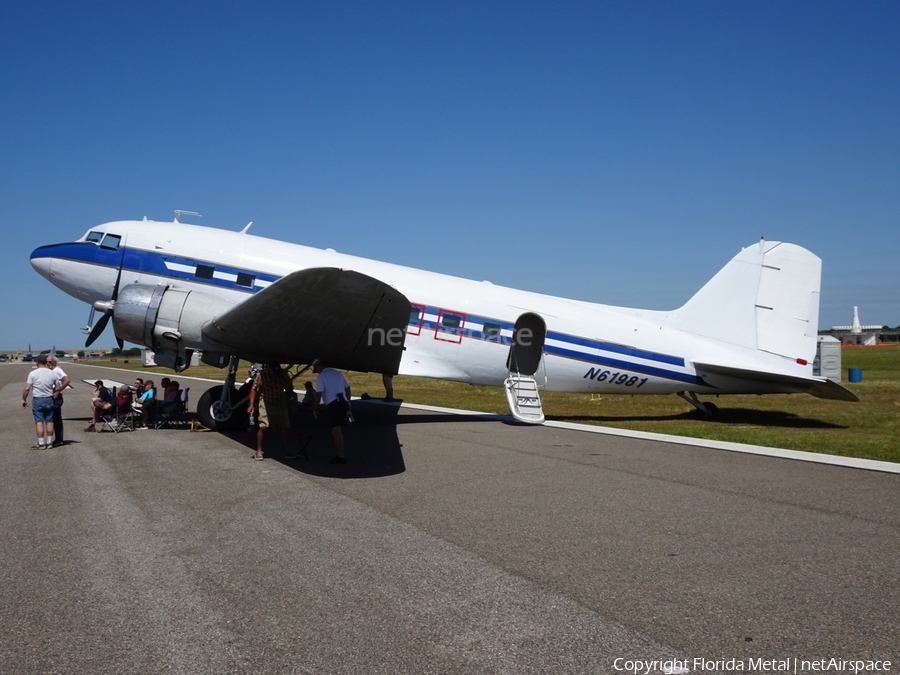 (Private) Douglas DC-3A (N61981) | Photo 405431