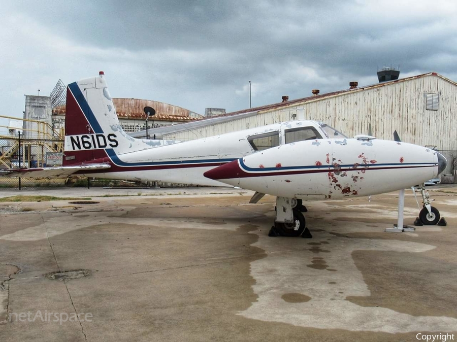 (Private) Cessna 310 (N61DS) | Photo 352025