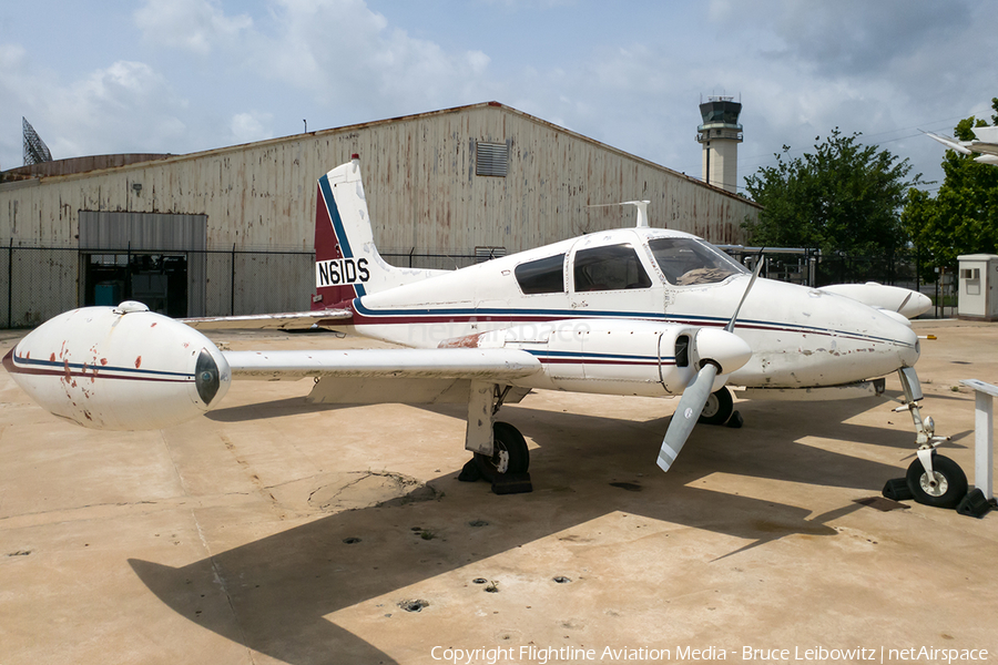 (Private) Cessna 310 (N61DS) | Photo 361680
