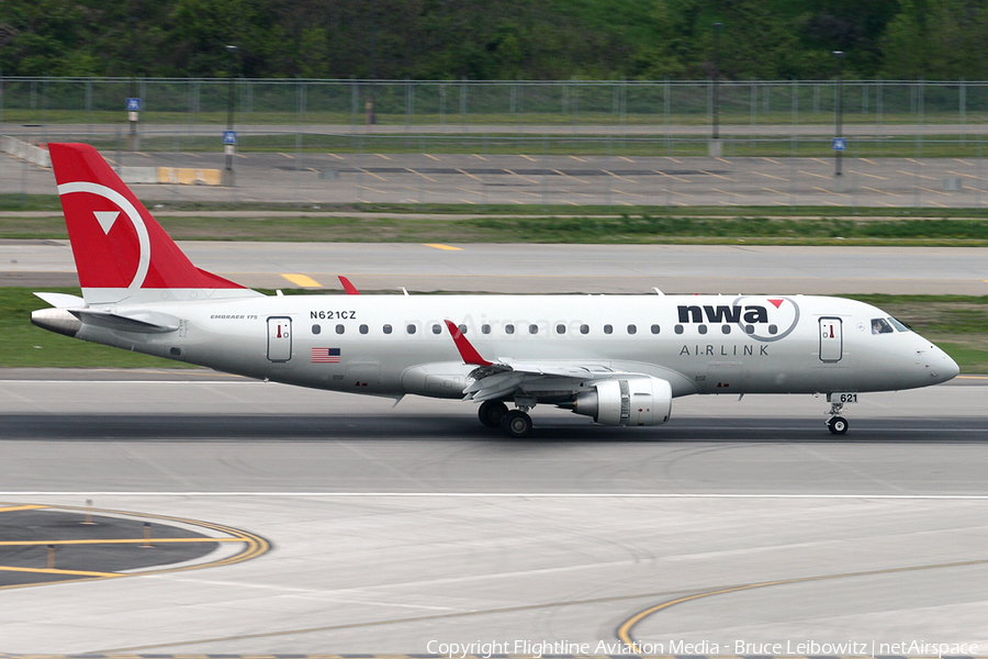 Northwest Airlink (Compass Airlines) Embraer ERJ-175LR (ERJ-170-200LR) (N621CZ) | Photo 91469