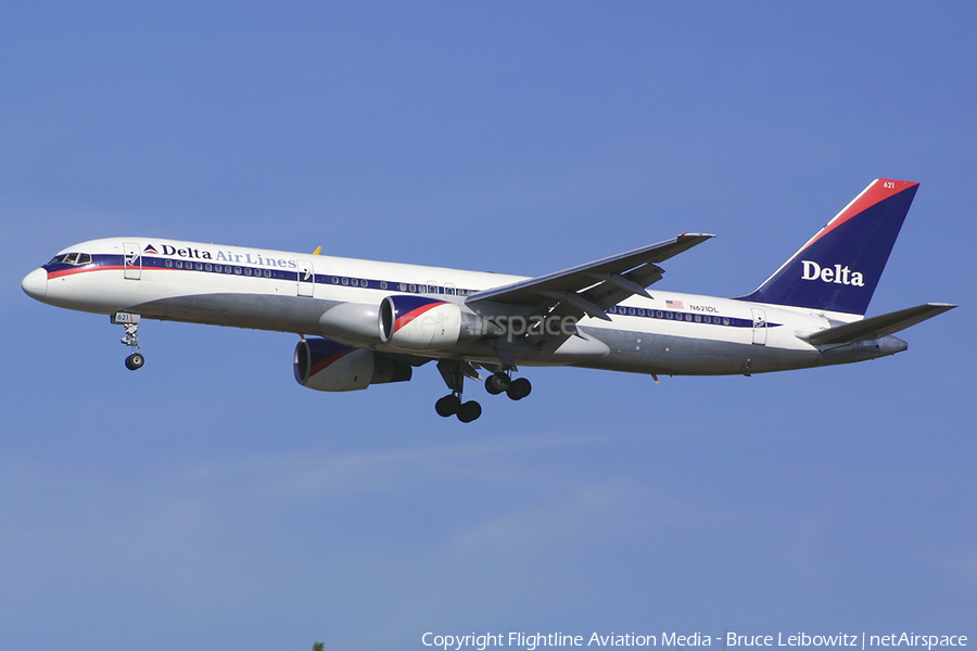 Delta Air Lines Boeing 757-232 (N621DL) | Photo 84244