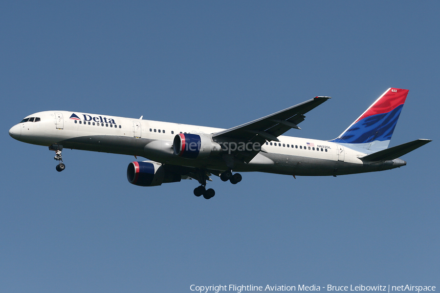 Delta Air Lines Boeing 757-232 (N622DL) | Photo 83674