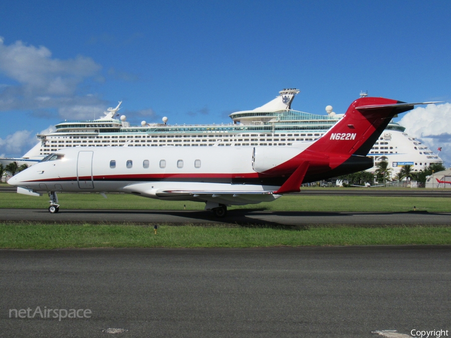 Nicholas Air Bombardier BD-100-1A10 Challenger 300 (N622N) | Photo 482020