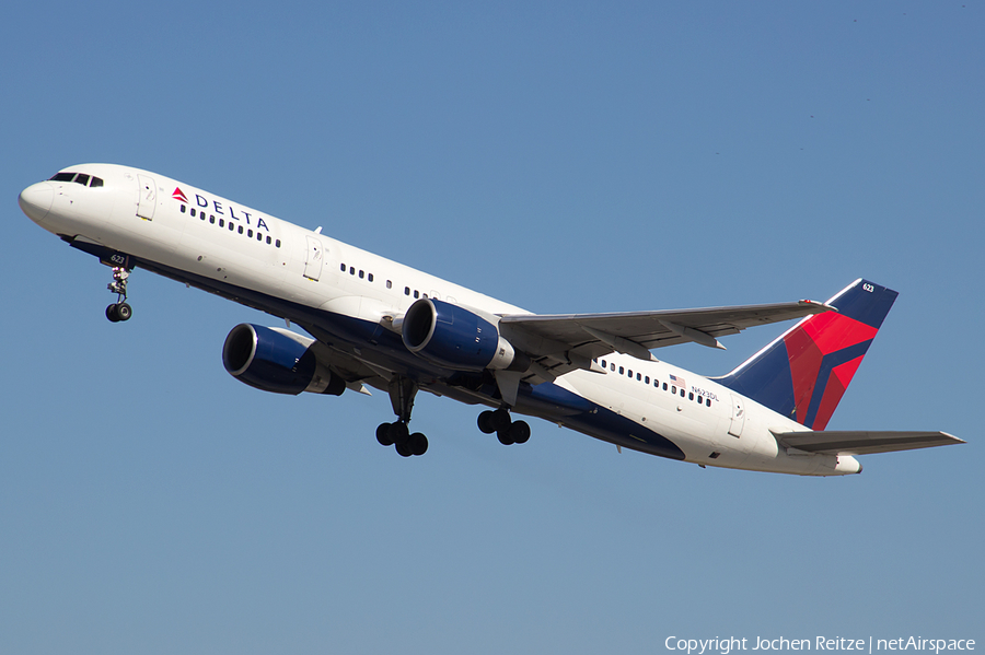 Delta Air Lines Boeing 757-232 (N623DL) | Photo 38758