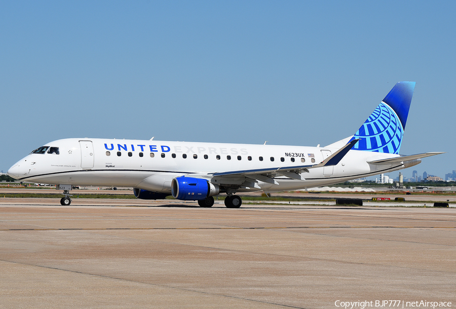 United Express (SkyWest Airlines) Embraer ERJ-175LL (ERJ-170-200LL) (N623UX) | Photo 386667