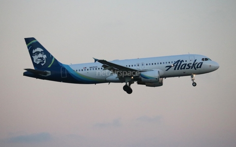 Alaska Airlines Airbus A320-214 (N625VA) at  Los Angeles - International, United States